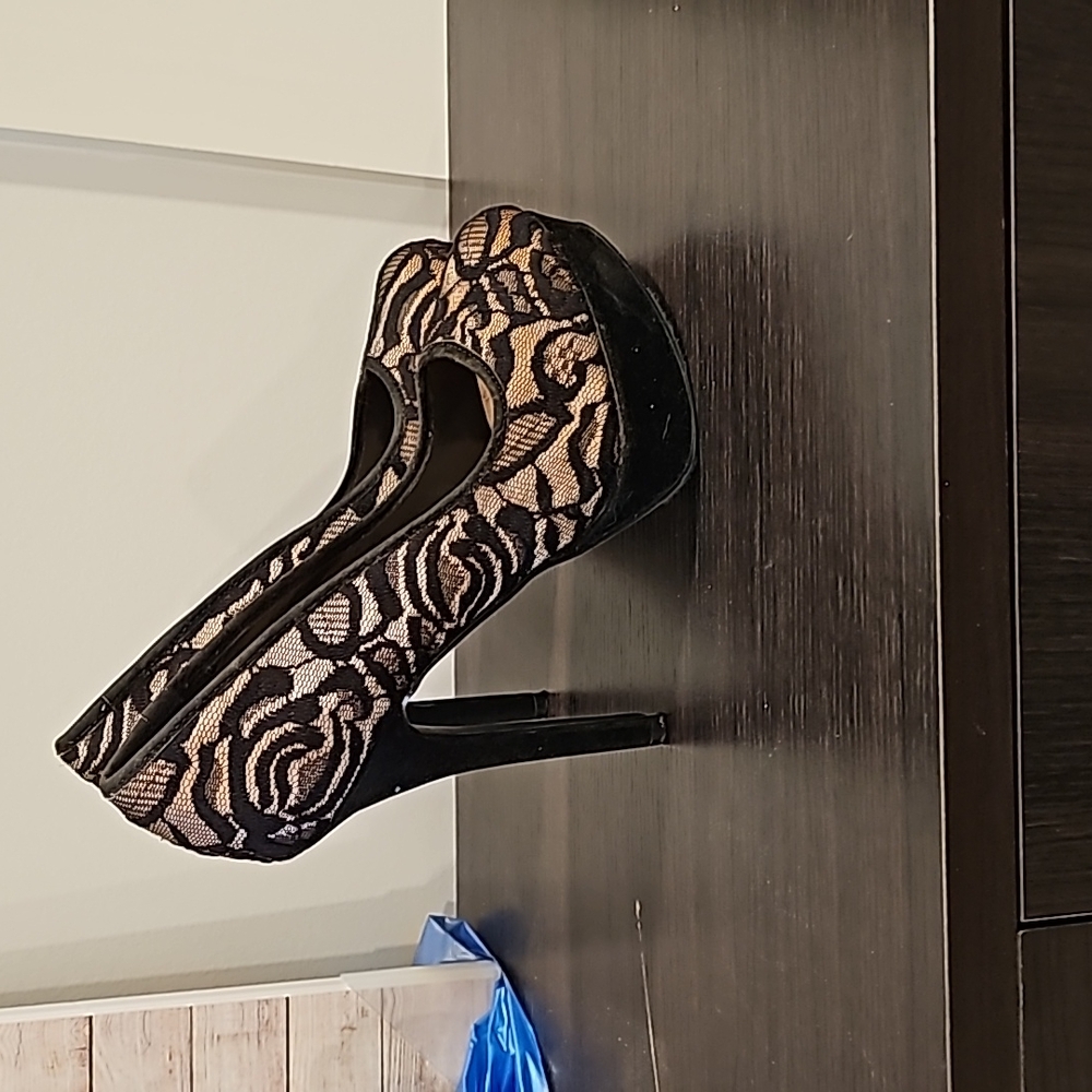 Shoes - Picture 2 of 2